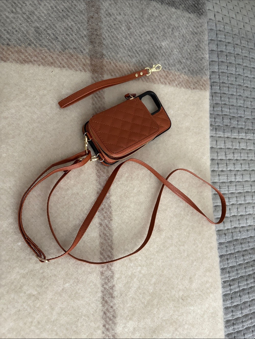 IPHONE 15 Quilted Crossbody Phone Bag - Brown Excellent condition